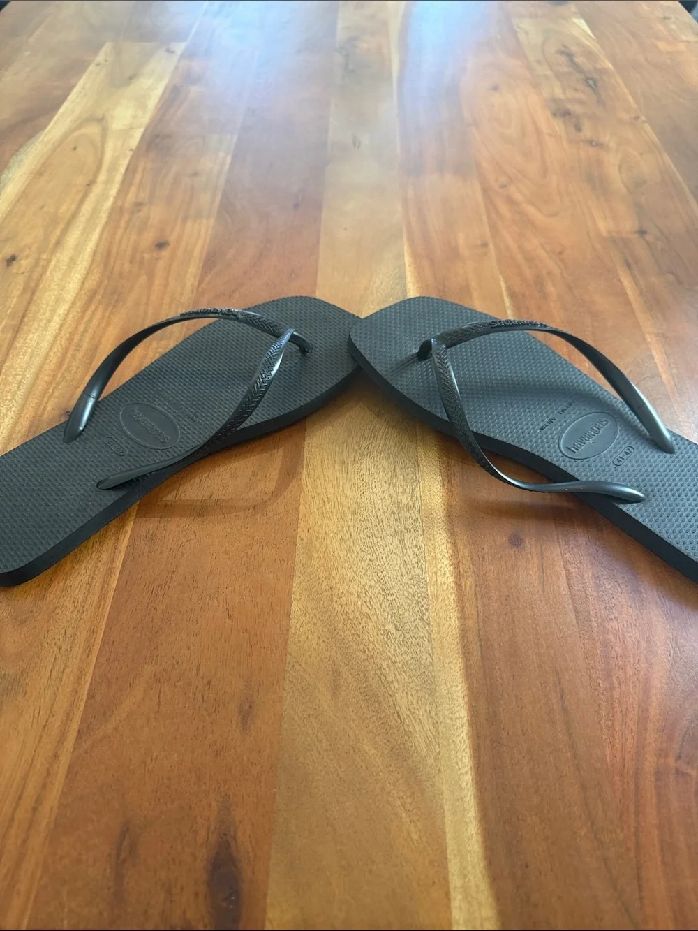 Havaianas Classic Slim Flip Flops in Black Size 41-42